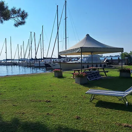 Hotel en barco House Boat *